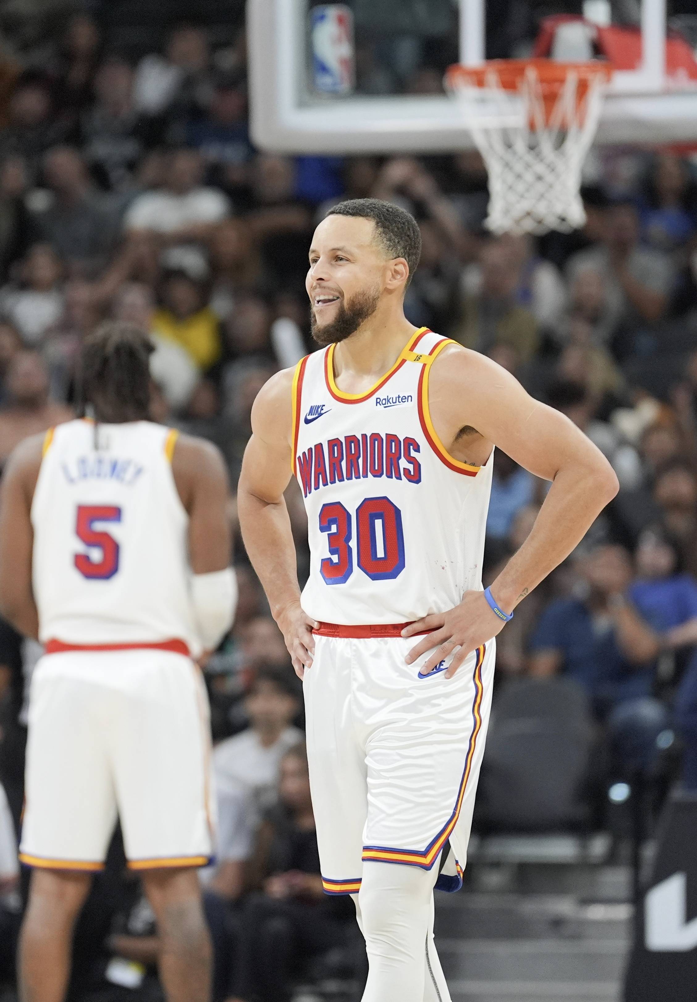 19投10中独砍30+8+8,詹姆斯主宰战局,夺回球权稳过东契奇